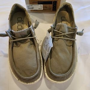 Hey Dude women size 7 NEW